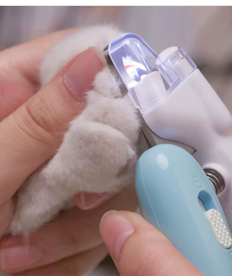 Cortador de Unhas com LED para Pets - Precisão e Segurança para o Bem-Estar do Seu Amigo!